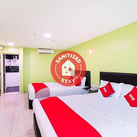 Oyo 89665 Royale City Hotel Sepang Eksteriør billede