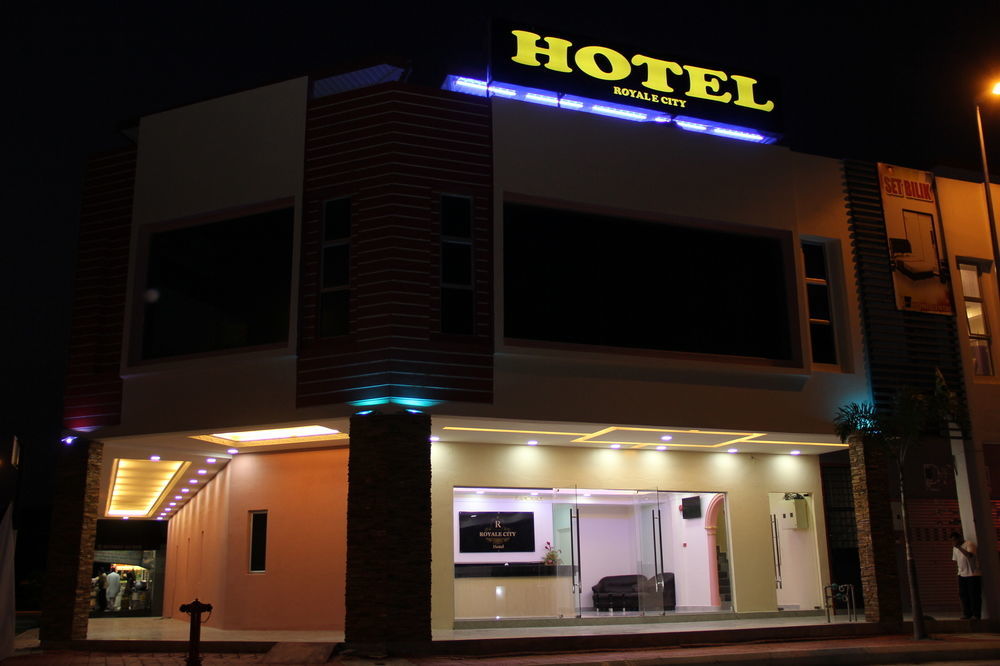 Oyo 89665 Royale City Hotel Sepang Eksteriør billede