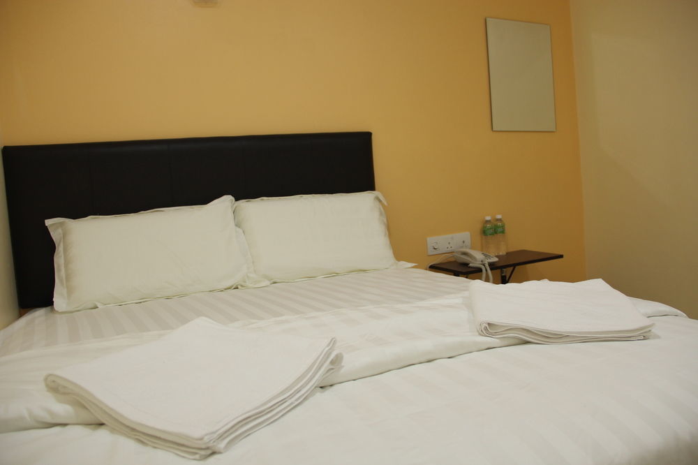 Oyo 89665 Royale City Hotel Sepang Eksteriør billede