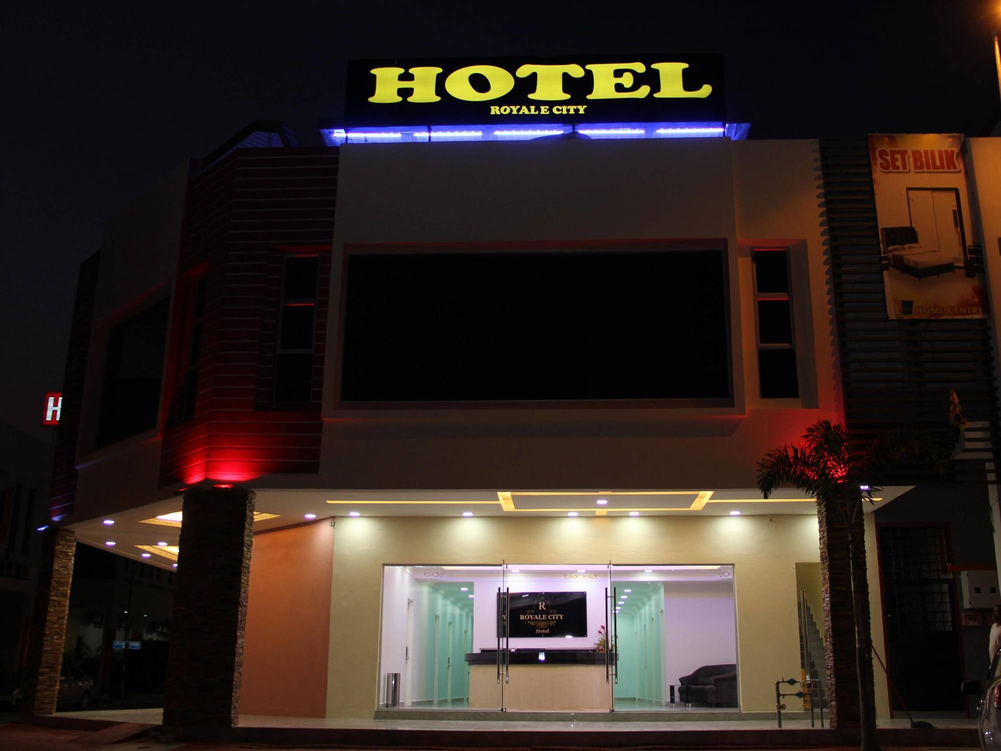 Oyo 89665 Royale City Hotel Sepang Eksteriør billede