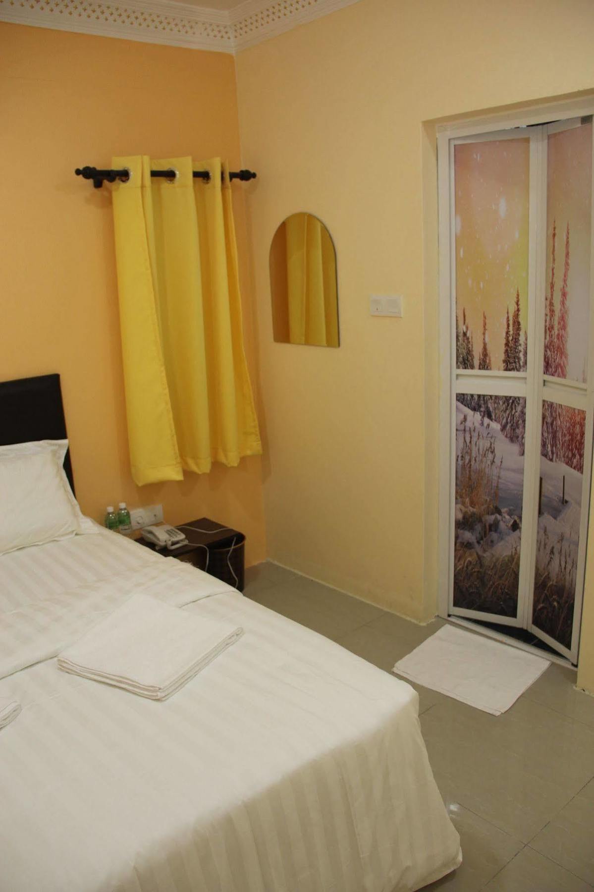 Oyo 89665 Royale City Hotel Sepang Eksteriør billede
