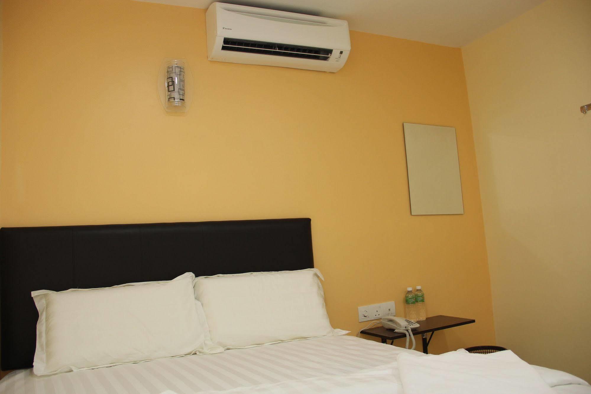 Oyo 89665 Royale City Hotel Sepang Eksteriør billede