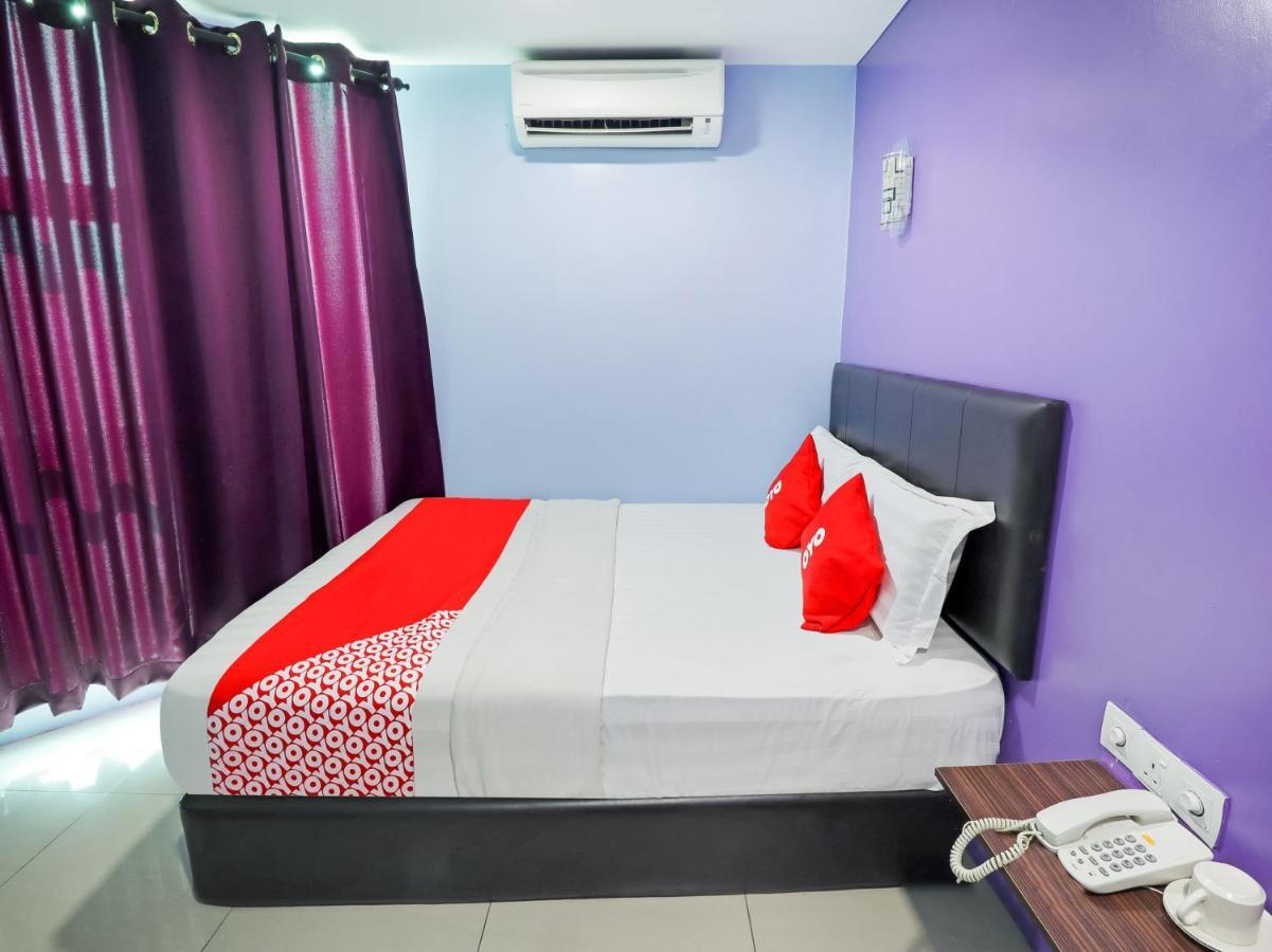 Oyo 89665 Royale City Hotel Sepang Eksteriør billede