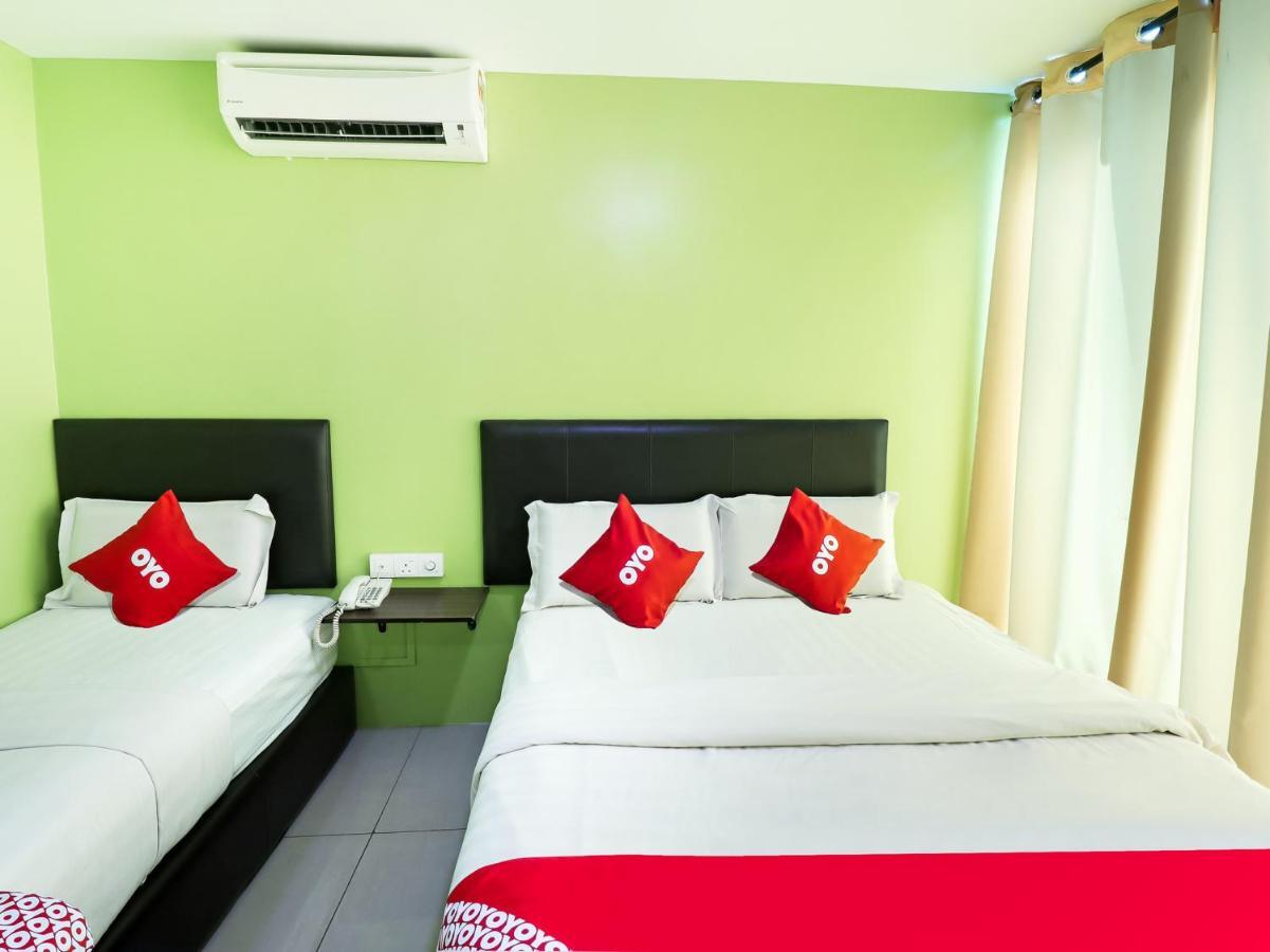 Oyo 89665 Royale City Hotel Sepang Eksteriør billede