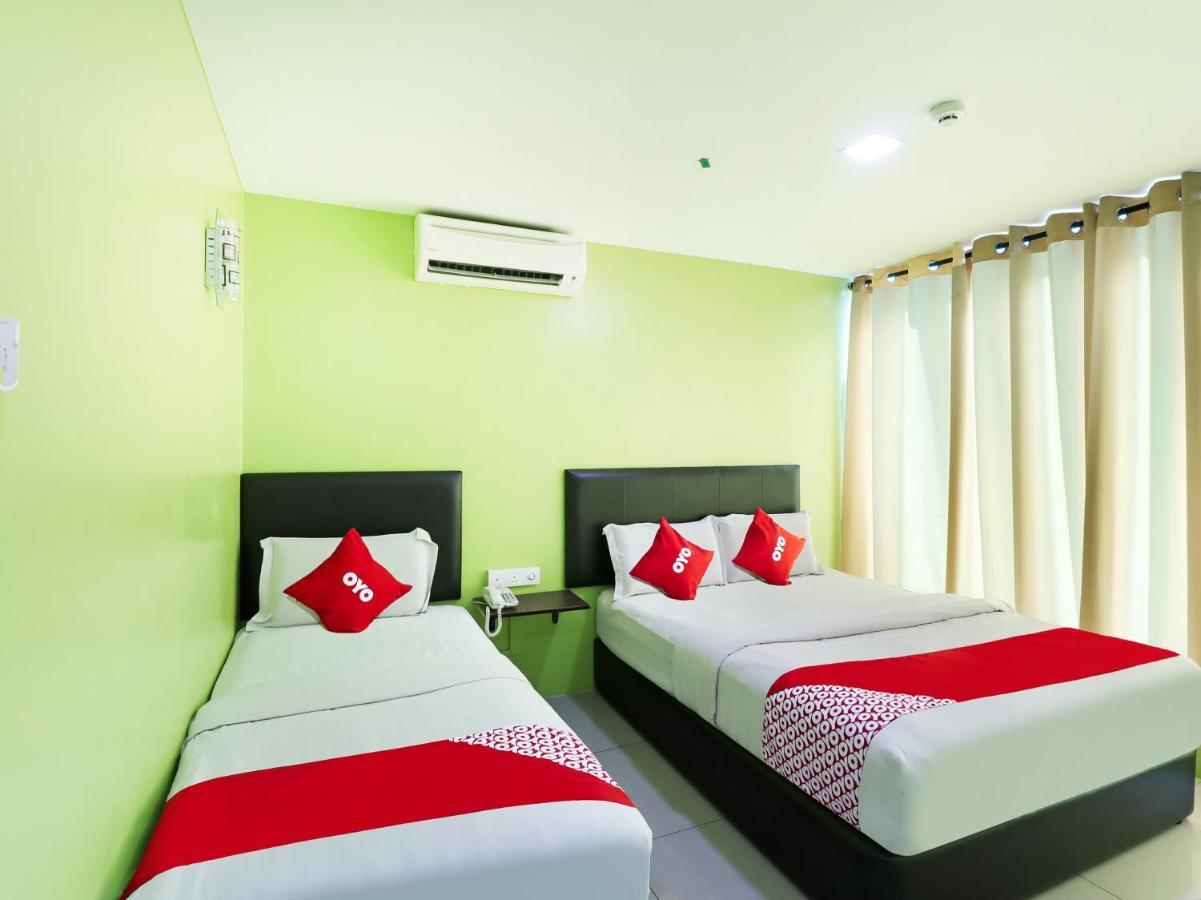 Oyo 89665 Royale City Hotel Sepang Eksteriør billede