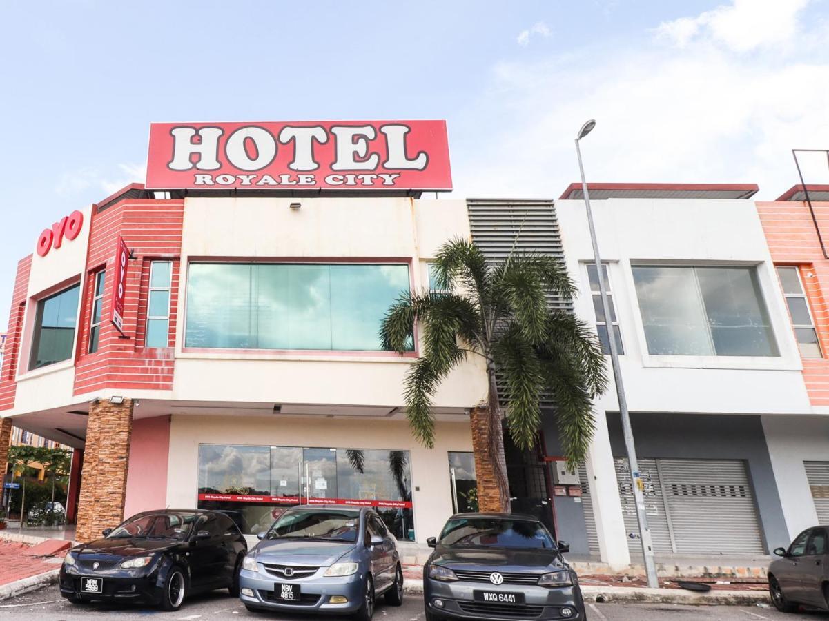 Oyo 89665 Royale City Hotel Sepang Eksteriør billede