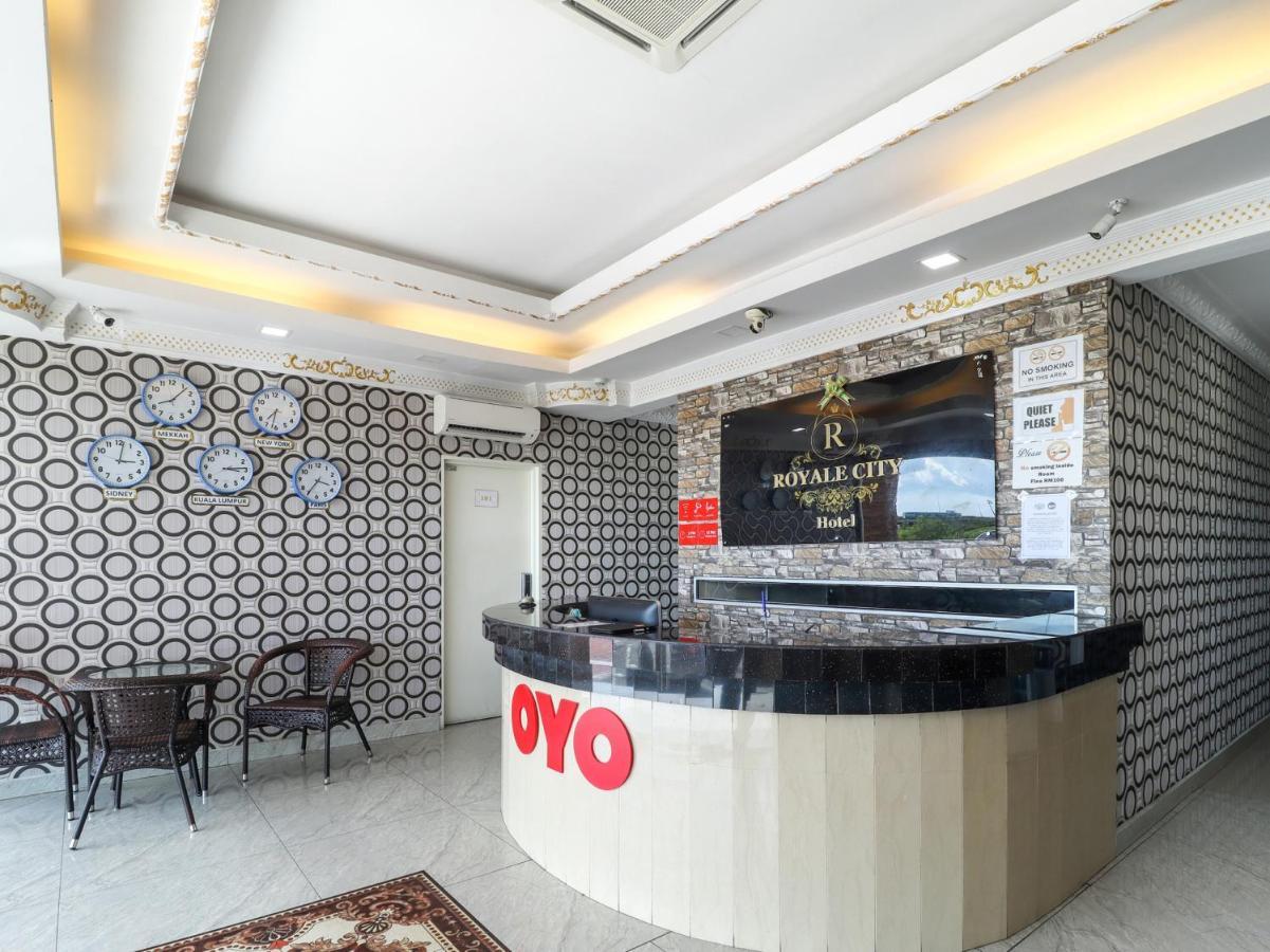 Oyo 89665 Royale City Hotel Sepang Eksteriør billede
